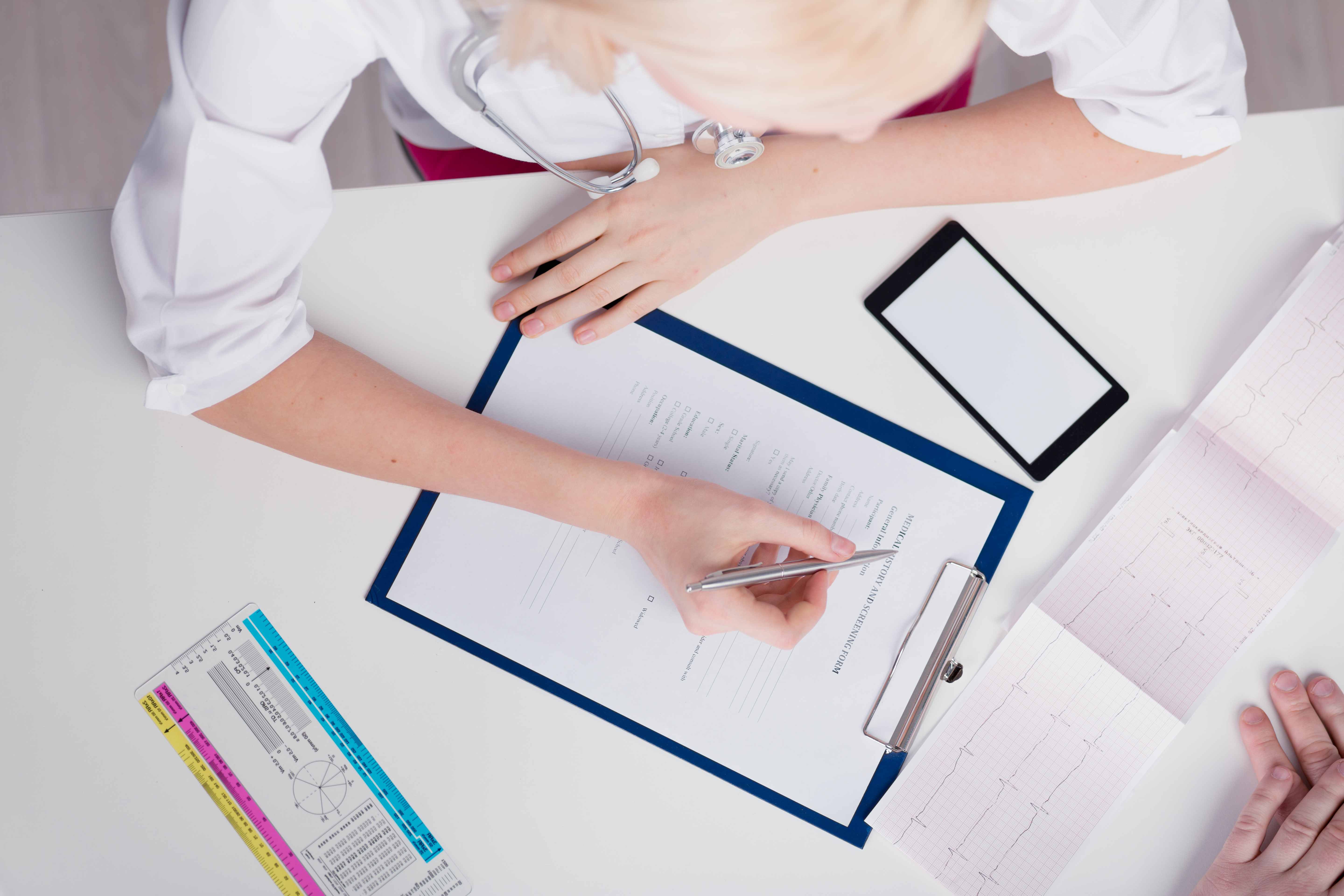 Чек-лист: Что включить в приказ об освобождении от работы