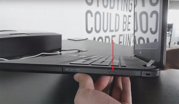 Как открывается дисковод на ноутбуках Lenovo